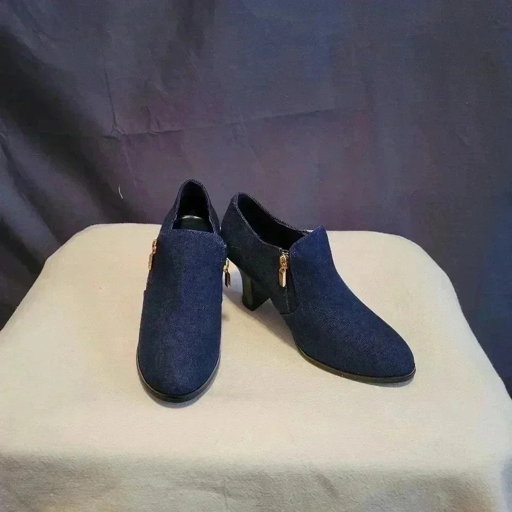 AJ Valenci Shoes Size 6 NWOT